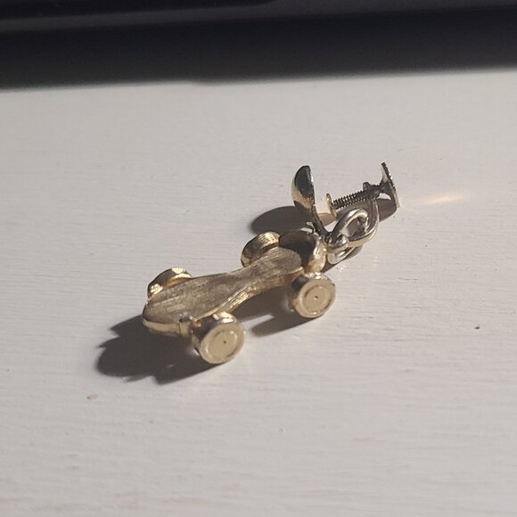 Roller Skate Vintage 1960's Screw Back Clip Earrings - Picture 4 of 9